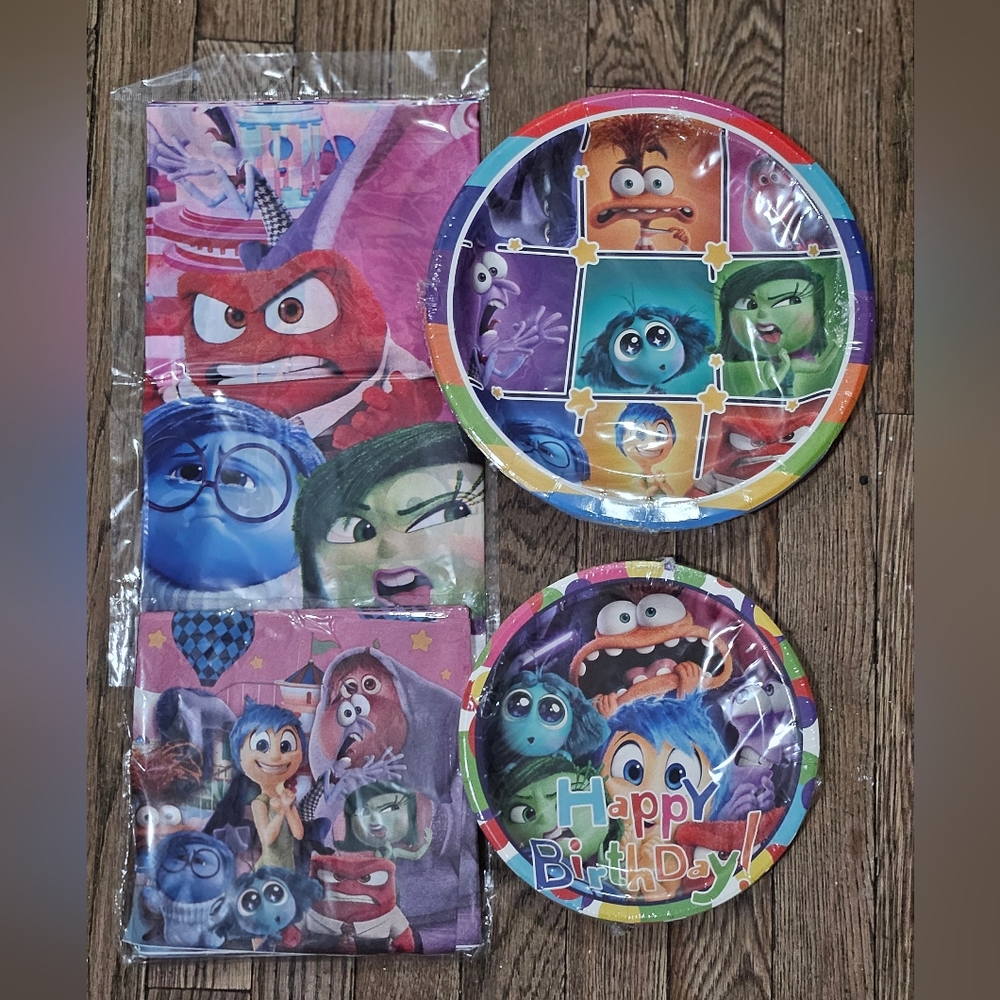 NIB Inside out party 41 piece set